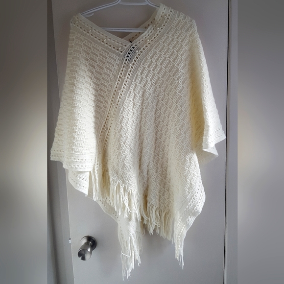 Wool off white poncho - Picture 1 of 2